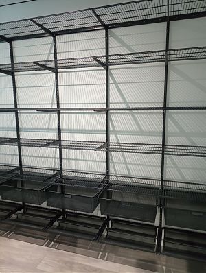 Установка гардеробной системы с комбинированным наполнением завершена